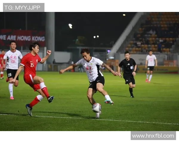 足球迷跨栏飞奔追星视频:激情四溢的足球狂热与偶像追逐之旅